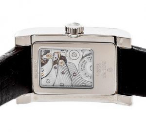 The special copy watches have transparent sapphire backs.