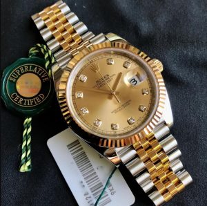 The champagne dial fake watch has date window.