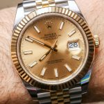 The male fake watch is equipped with Swiss movement.