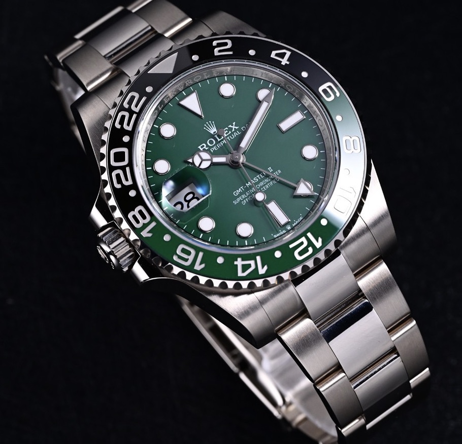 Golden Opulence VS. Icy Sophistication: The UK Perfect Rolex Sky-Dweller In Yellow Gold And GMT-Master II Replica Watches Online In White Gold With Green Dials